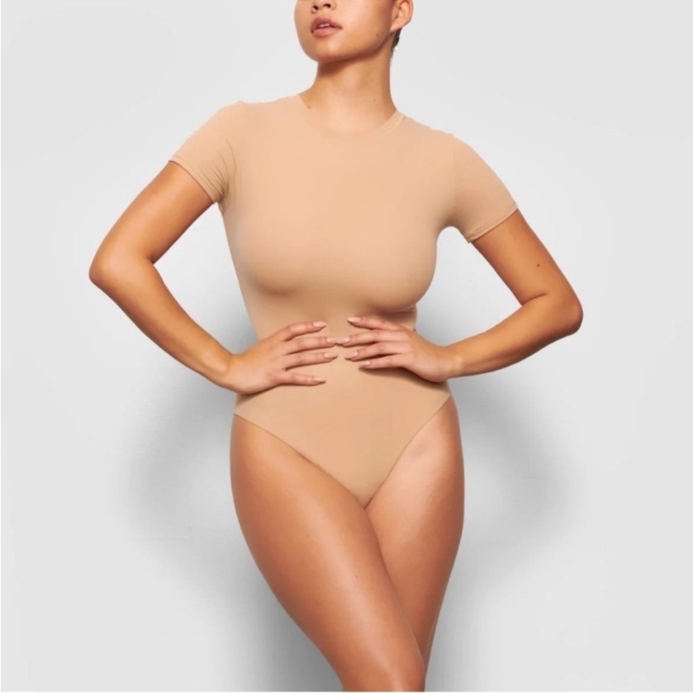 Nwt Skims (B22) Fits Everybody T-Shirt Bodysuit Clay Tan Sz Xs